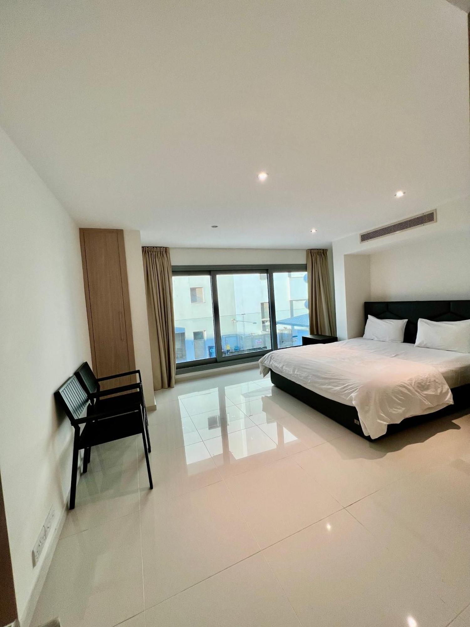 Aphrodite Plaza Larnaka Zimmer foto