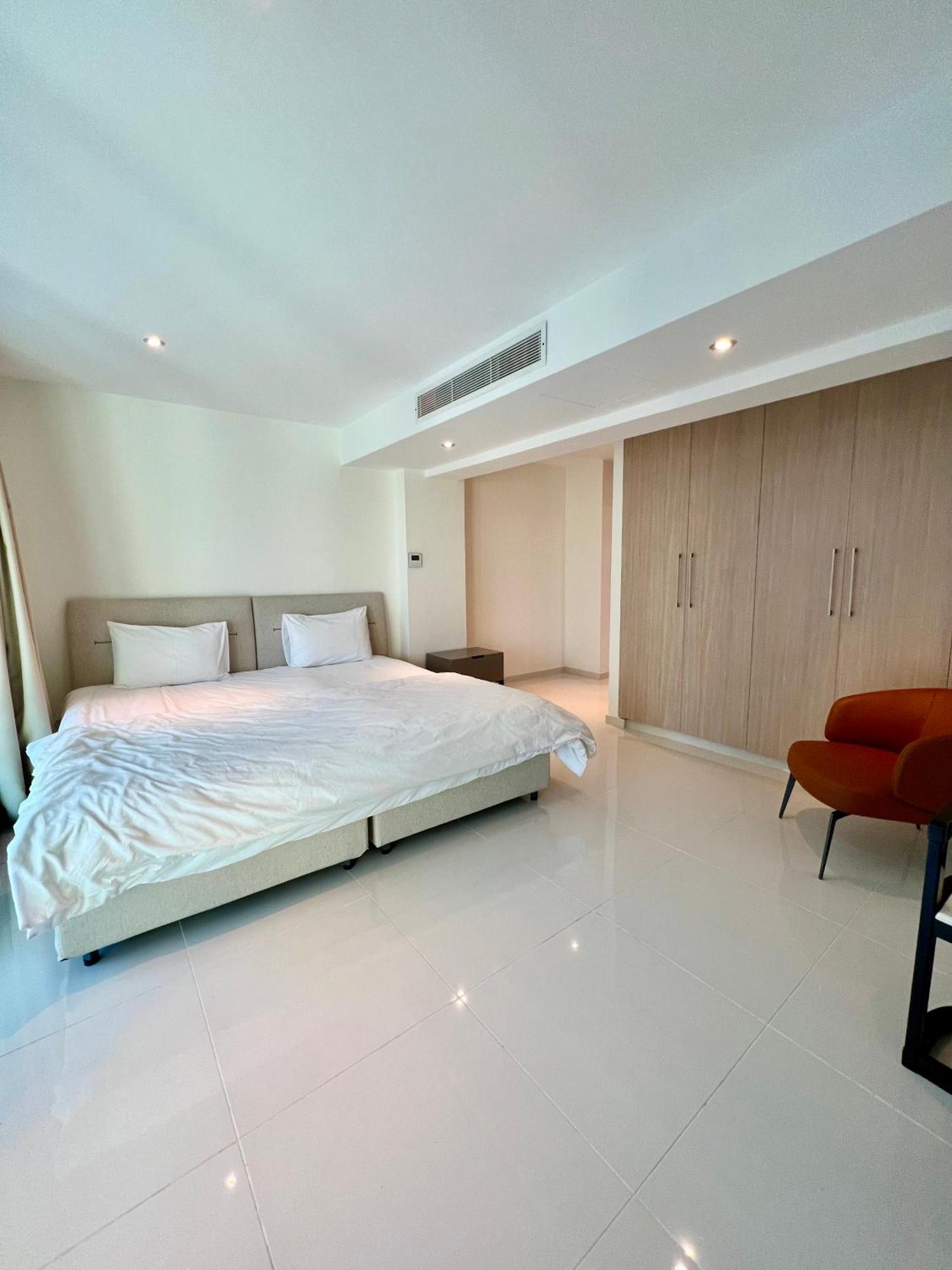 Aphrodite Plaza Larnaka Zimmer foto